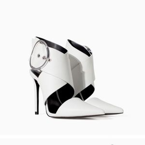 NWT ZARA RARE SOLD OUT WHITE Leather strappy buckle stilettos heels pumps